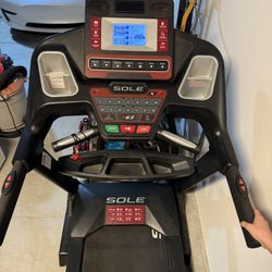 Sole F63 Treadmill 