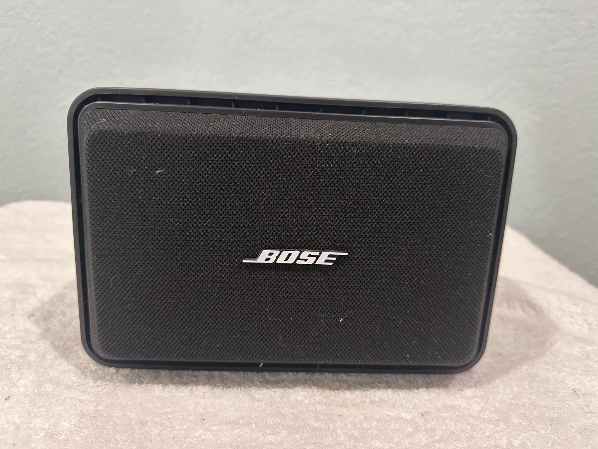 BOSE VS100 Indoor/Outdoor speaker ( One speaker )