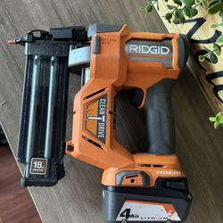 Finish Nailer RIDGID Brushless 18Ga con su Batería