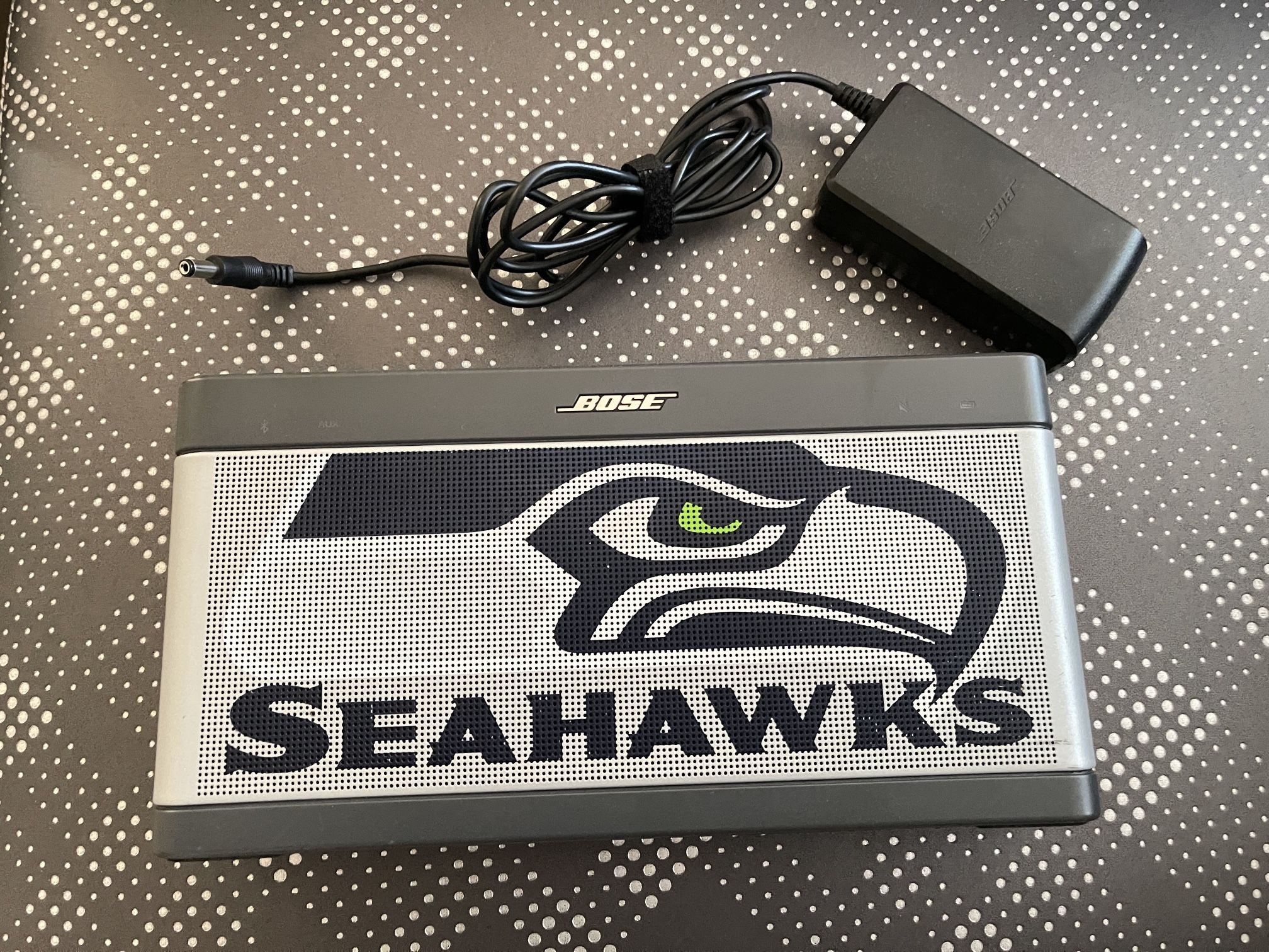SEAHAWK BOSE SOUNDLINK III BLUETOOTH SPEAKER IN MINT CONDITION