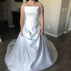 Women’s Dress, Size 8, New, White Color 