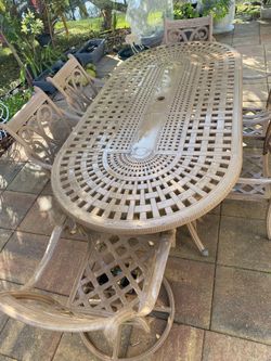 Patio table with 6 Chairs