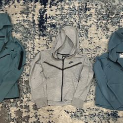 4 EXCELLENT condition Nike tech Women’s S Jackets