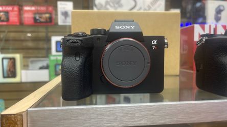 Sony a7R4 original box mint condition.