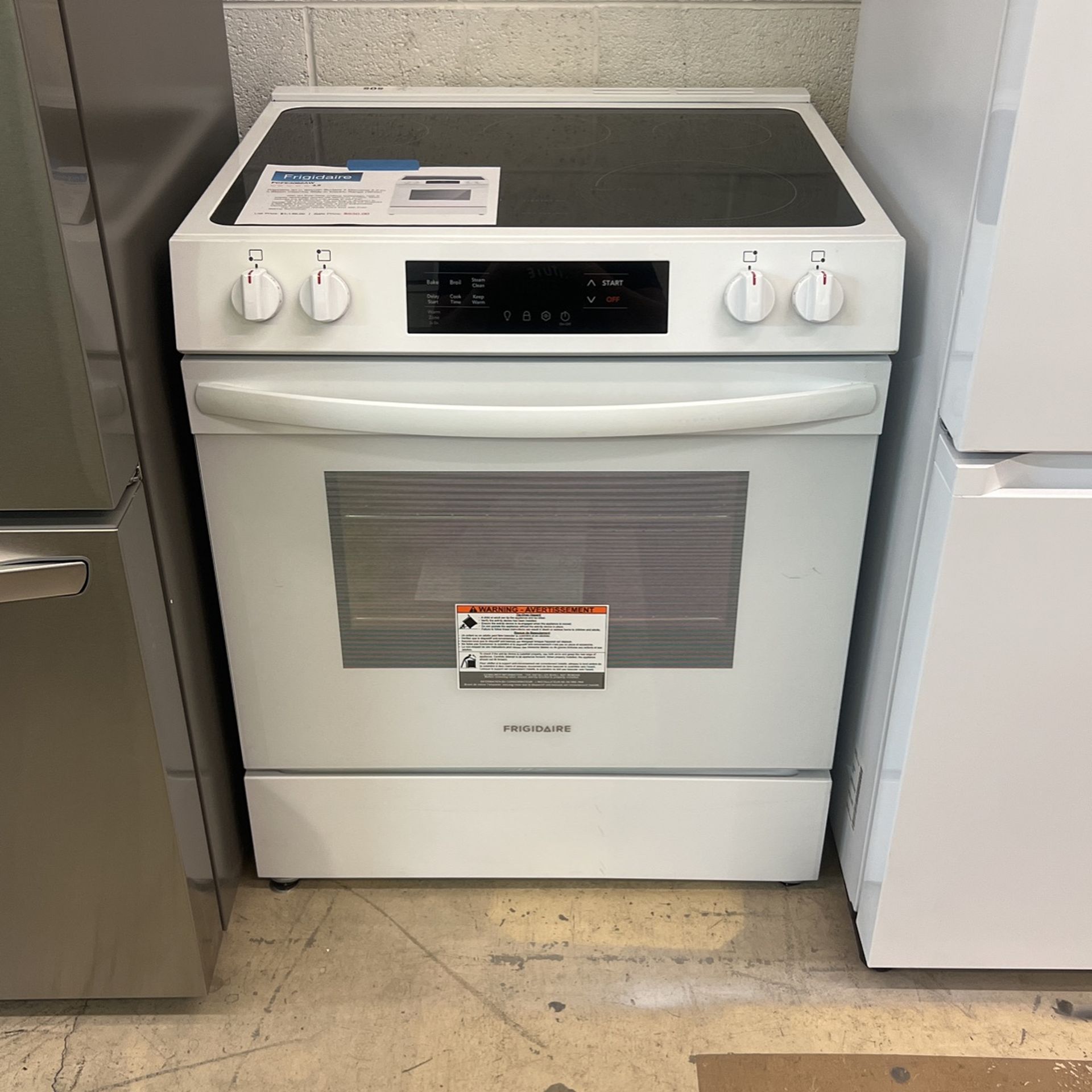 Frigidaire 30-in Electric Stove 5 Elements 5.3-cu Ft Electric Range / Oven  / Stove Brand New for Sale in Las Vegas, NV - OfferUp