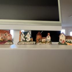 Miniature cottage house