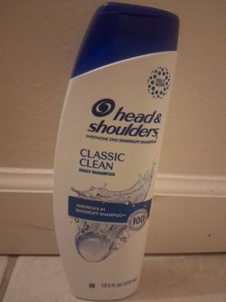 Heads & Shoulders 
Pyrithione zinc dandruff shampoo 
Class cleaning daily shampoo 
12.5FL OZ