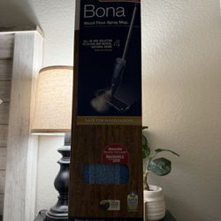 Bona Wood Floor Mop Starter Kit - 1 Spray Mop, 1 Reusable Microfiber Mopping Pad, 1 Refillable Wood Floor Cleaner Liquid