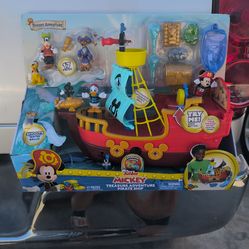 Mickey treasure adventure pirate ship