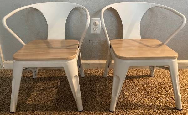 Delta Children Bistro 2-Piece Chair Set (Slightly Used)