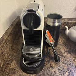 De'Longhi Citiz EN 267.WAE Nespresso Milk Espresso Machine - White