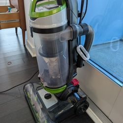 Bissell Vacuum With All Attachments Barely Used