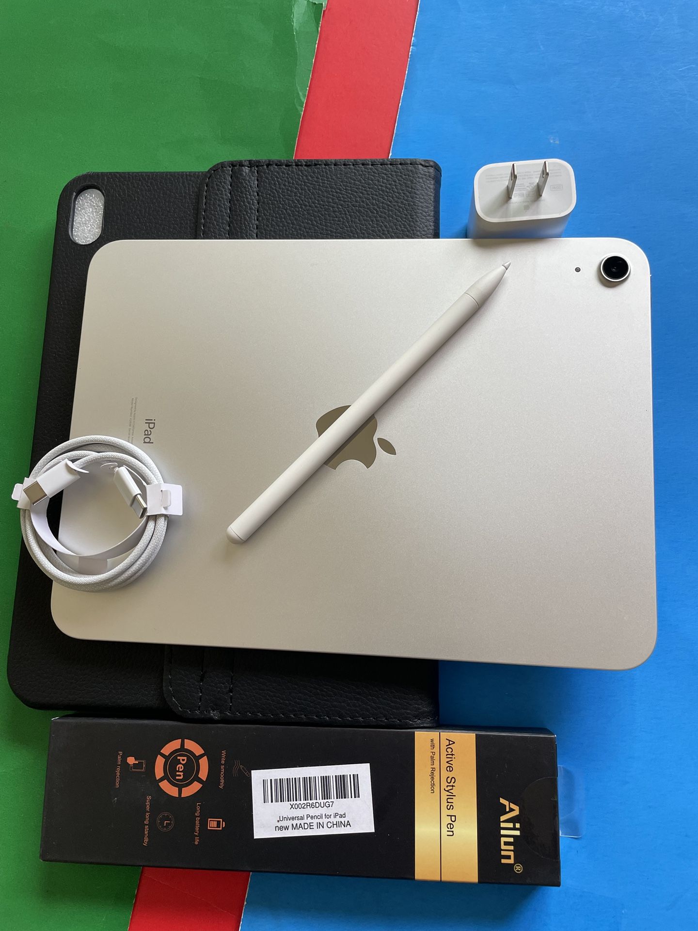 256gb Apple IPad 10th Generation (10.9” Liquid / 2022 model) with pen, keyboard, case & Accessories (warranty 2026) 