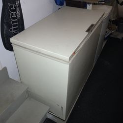 FREE CHEST FREEZER 10 CU FT IN WORKING ORDER