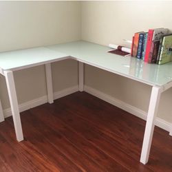 WORK/ OFFICE DESK- L SHAPE TABLE MINT CONDITION