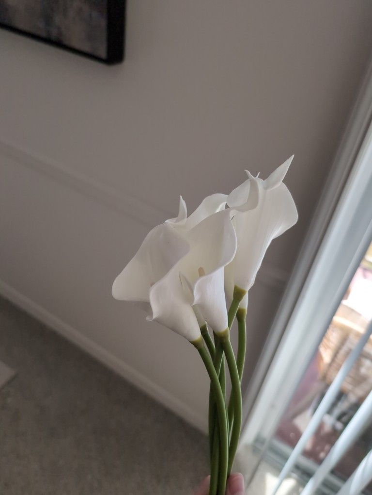 24 Count Artificial Lillies 