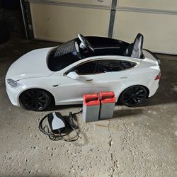 2021 Radio Flyer Tesla Model S for Kids, White