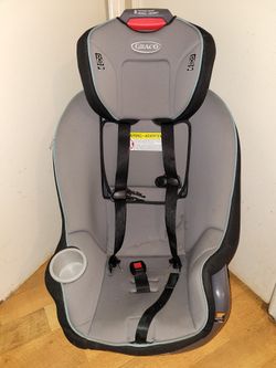 Graco Car Seat With Eight Position Adjustable Harness And Headrest