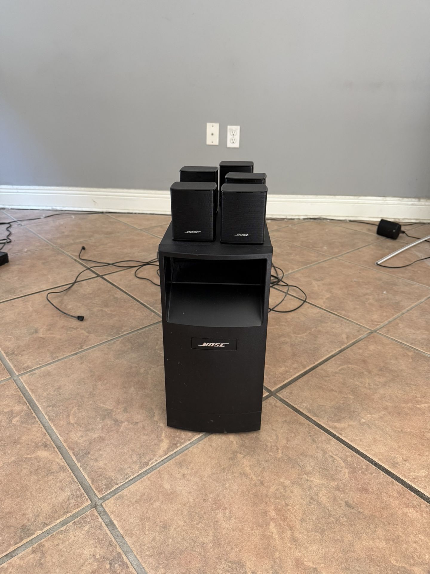 Bose Acoustimass Speaker System – Subwoofer + 4 Satellite Speakers