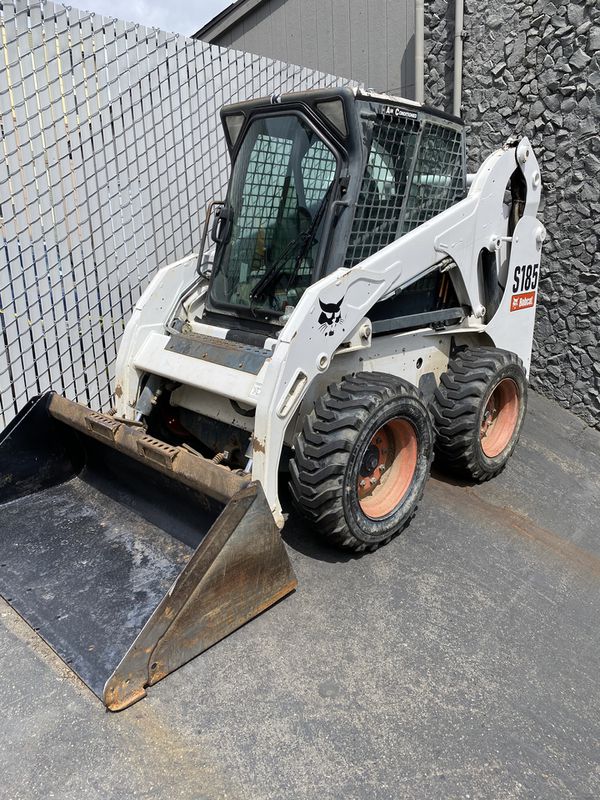 Excellent Condition 2013 BOBCAT S185 Skid steer / Have tracks also, Low