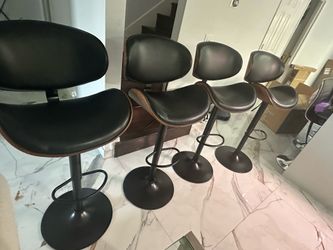 Brand new set of 4 black bar stools / adjustable height / swivel / price is firm (not negotiable) new in box
