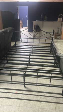 Queen metal bed
