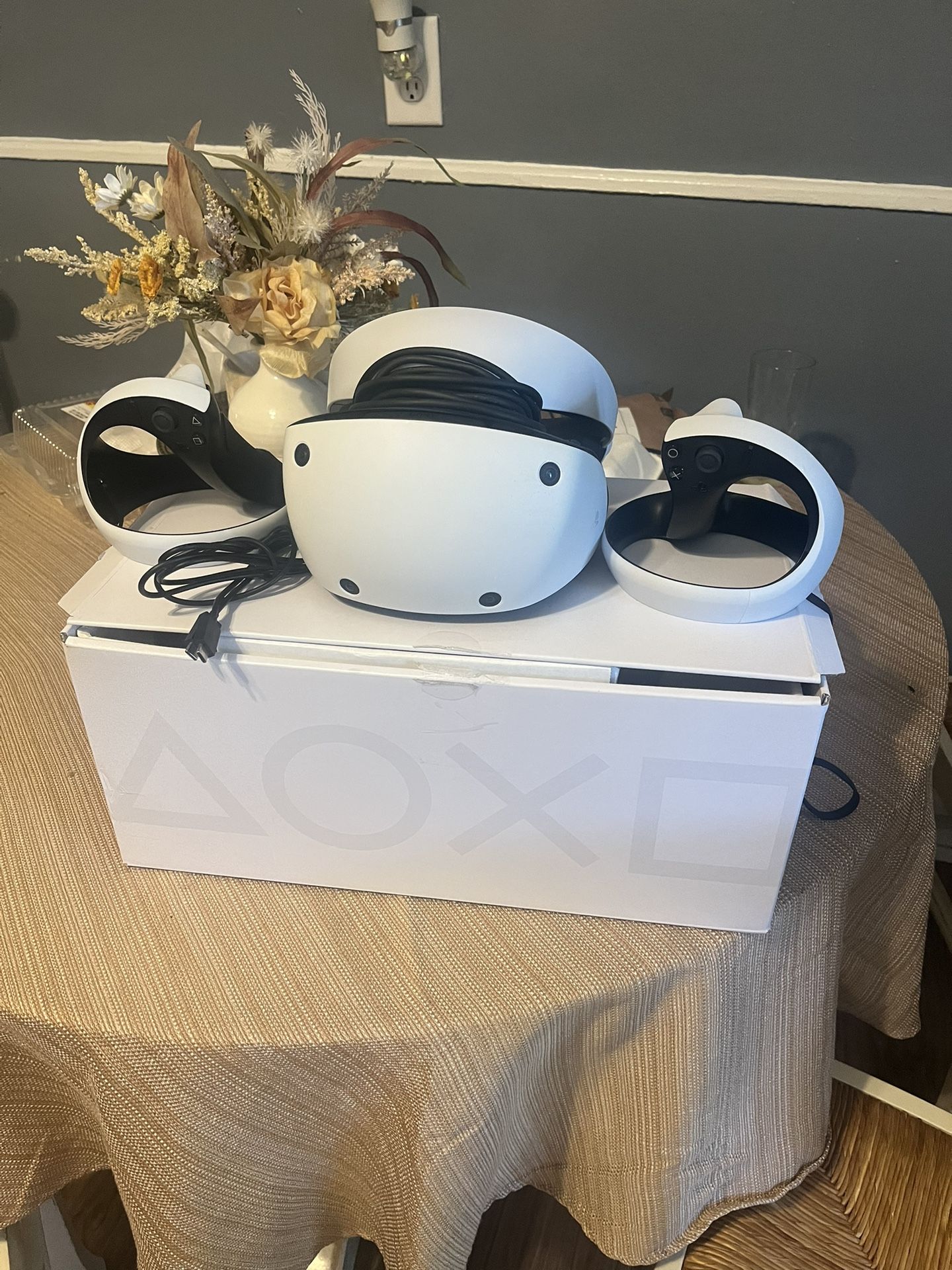 Sony PlayStation VR2 2023 Virtual Reality Bundle - With Remote Charging Station