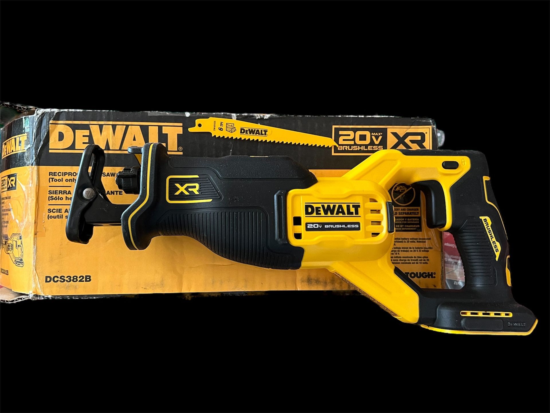 Saw by dewalt