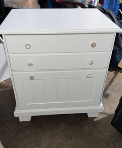 White 2 drawer dresser