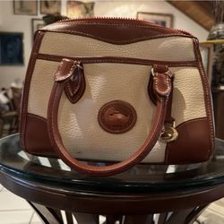 VINTAGE DOONEY & BOURKE SHOULDER BAG