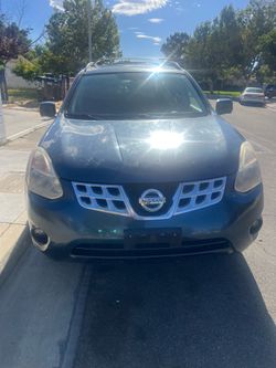 VENDO NISSAN ROUGUE 2013 $3,200 OBO