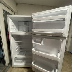 GE REFRIGERATOR 