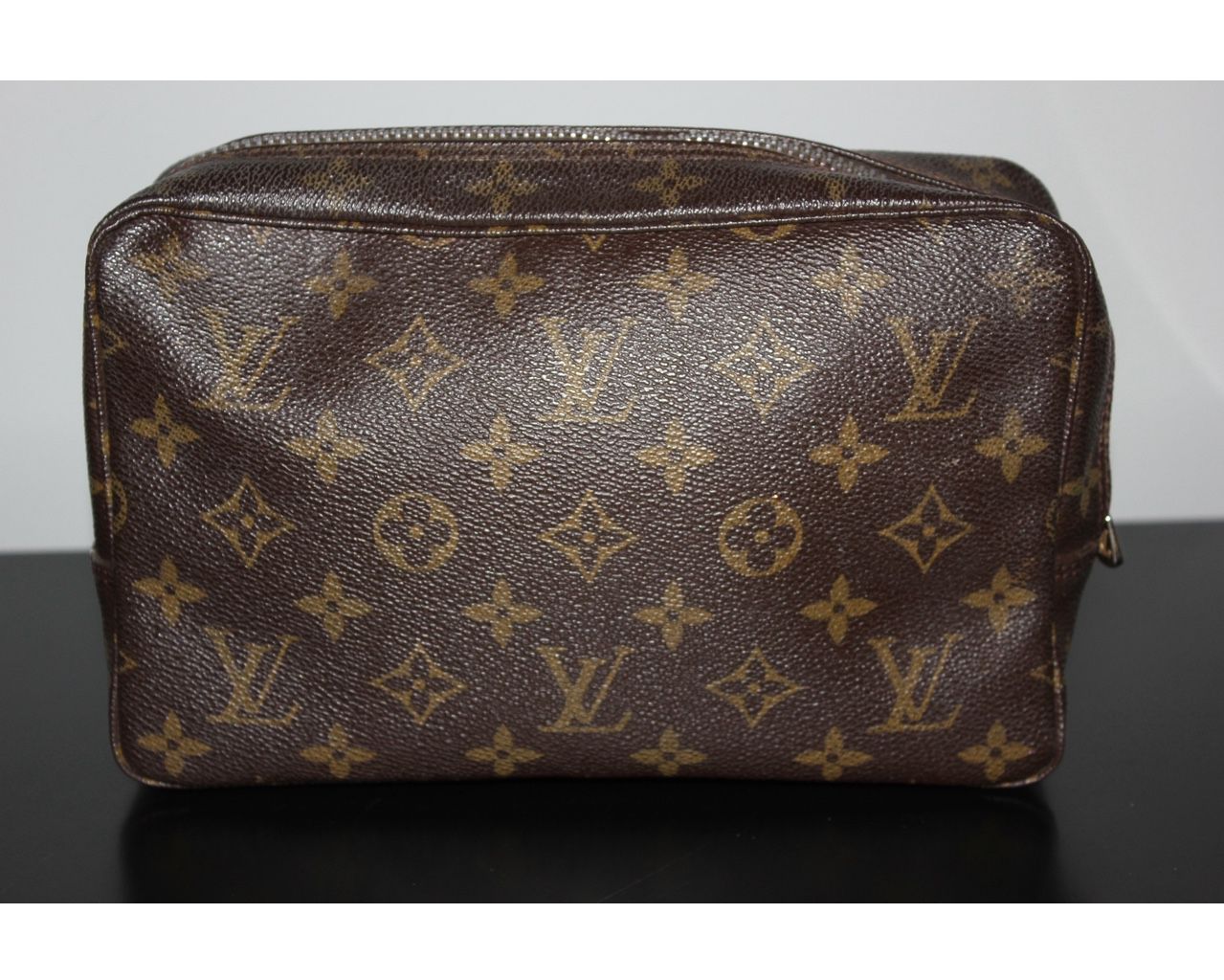Authentic Louis Vuitton Trousse 23 Cosmetic / Toiletry Bag - Monogram