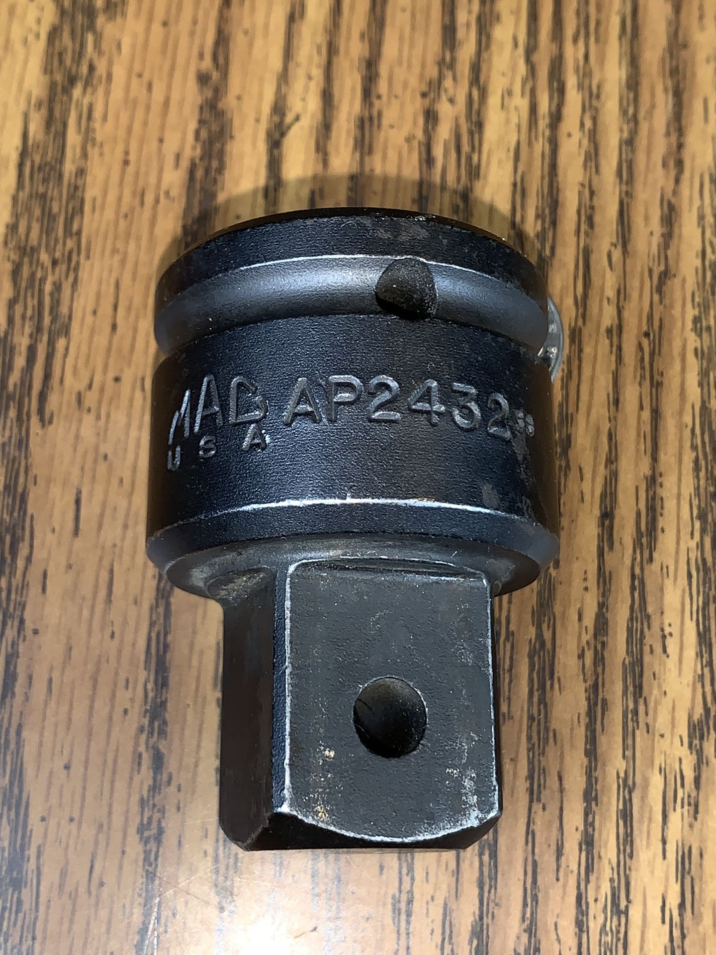 Mac Tools 3/4" Female to 1” Male Drive Impact Non Locking Socket Adapter AP2432