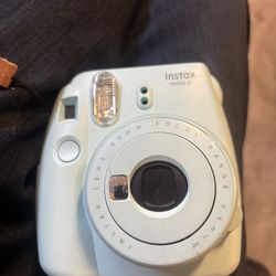 Fujifilm Instax Mini 9 Polaroid Camera in Light Blue 30 cash works great