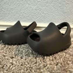 Baby Yeezy Slides size 3