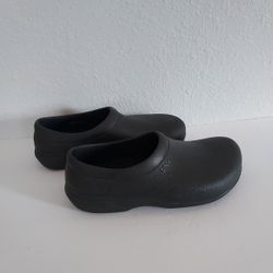 Crocs On The Clock Work Shoes Men's 9 Women's 11