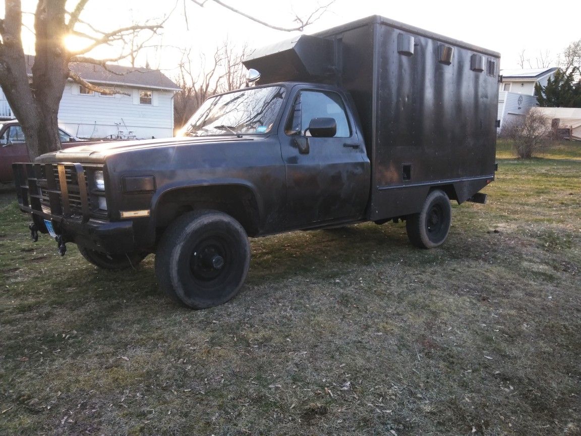 1985 Chevy cucv m1010 military ambulance