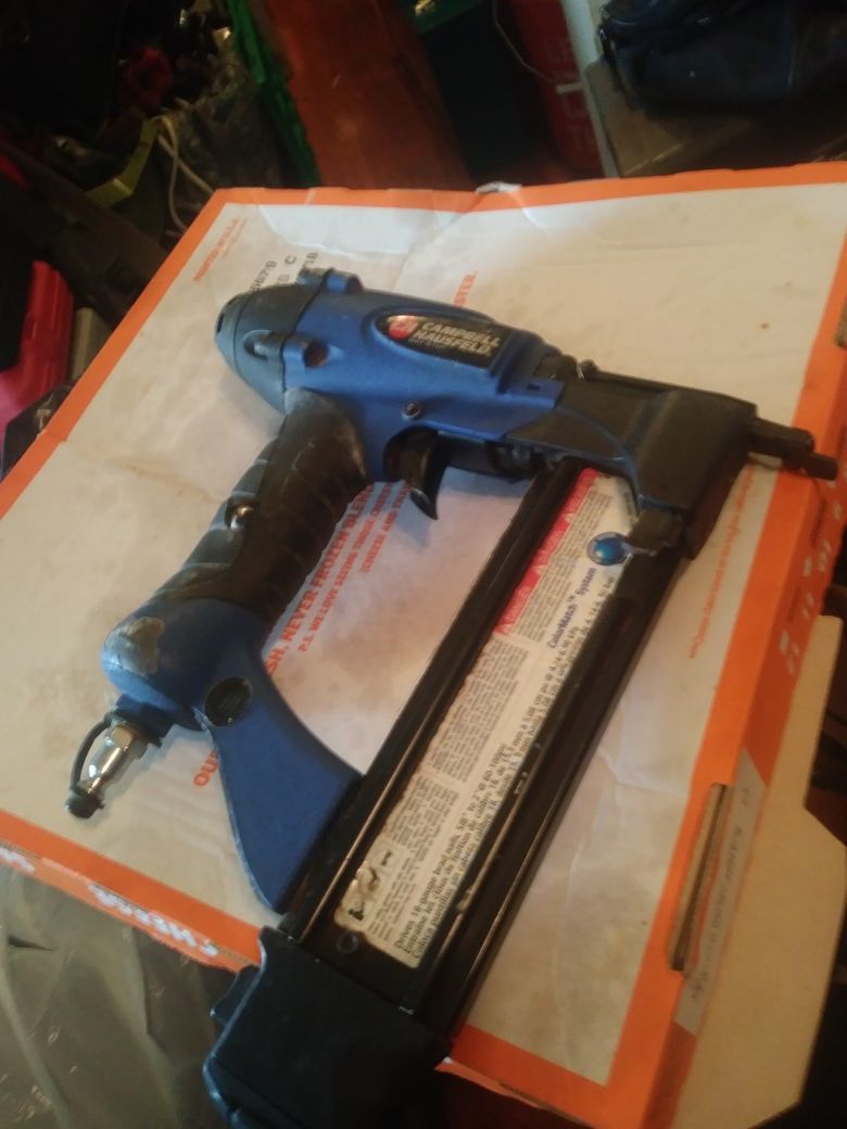 CAMPBELL HAUSFELD AIR POWERED 18GA BRAD NAILER