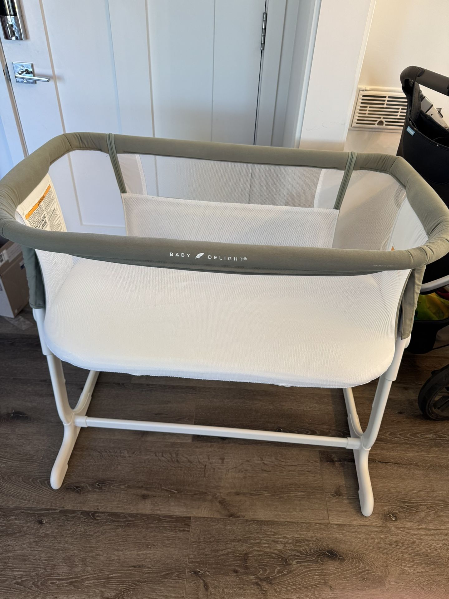 Baby Delight Beside Me Dreamer Bassinet