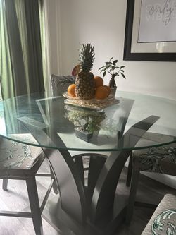 Dining Table & Chairs