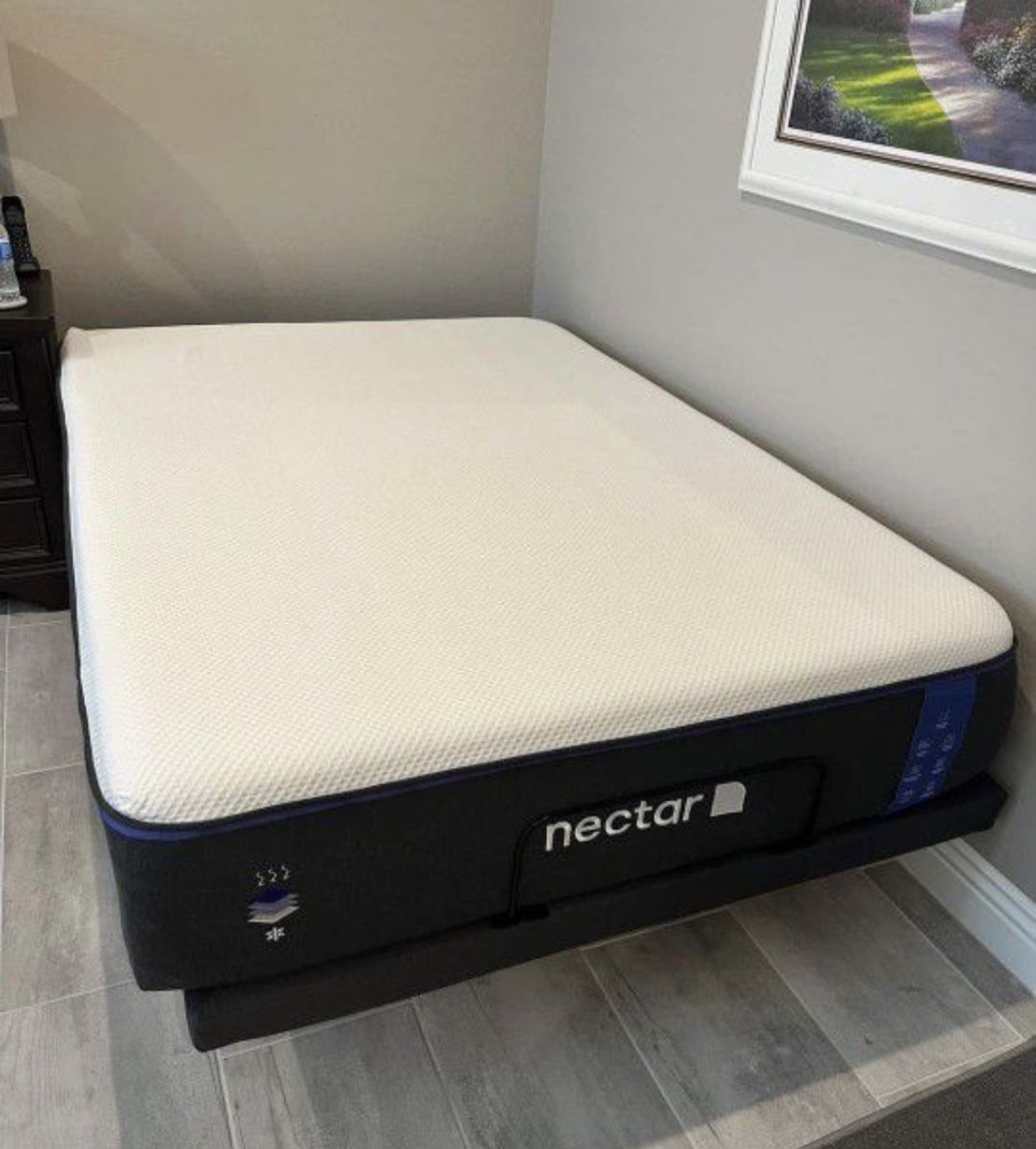 Like New Nectar 13" premium memory foam Queen Size mattress with cooling technology