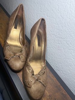 Antonio Melani Women’s Pumps – Size US 7.5 – Taupe/Bronze with Studded Bow Detail