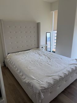 Queen size bed with matters