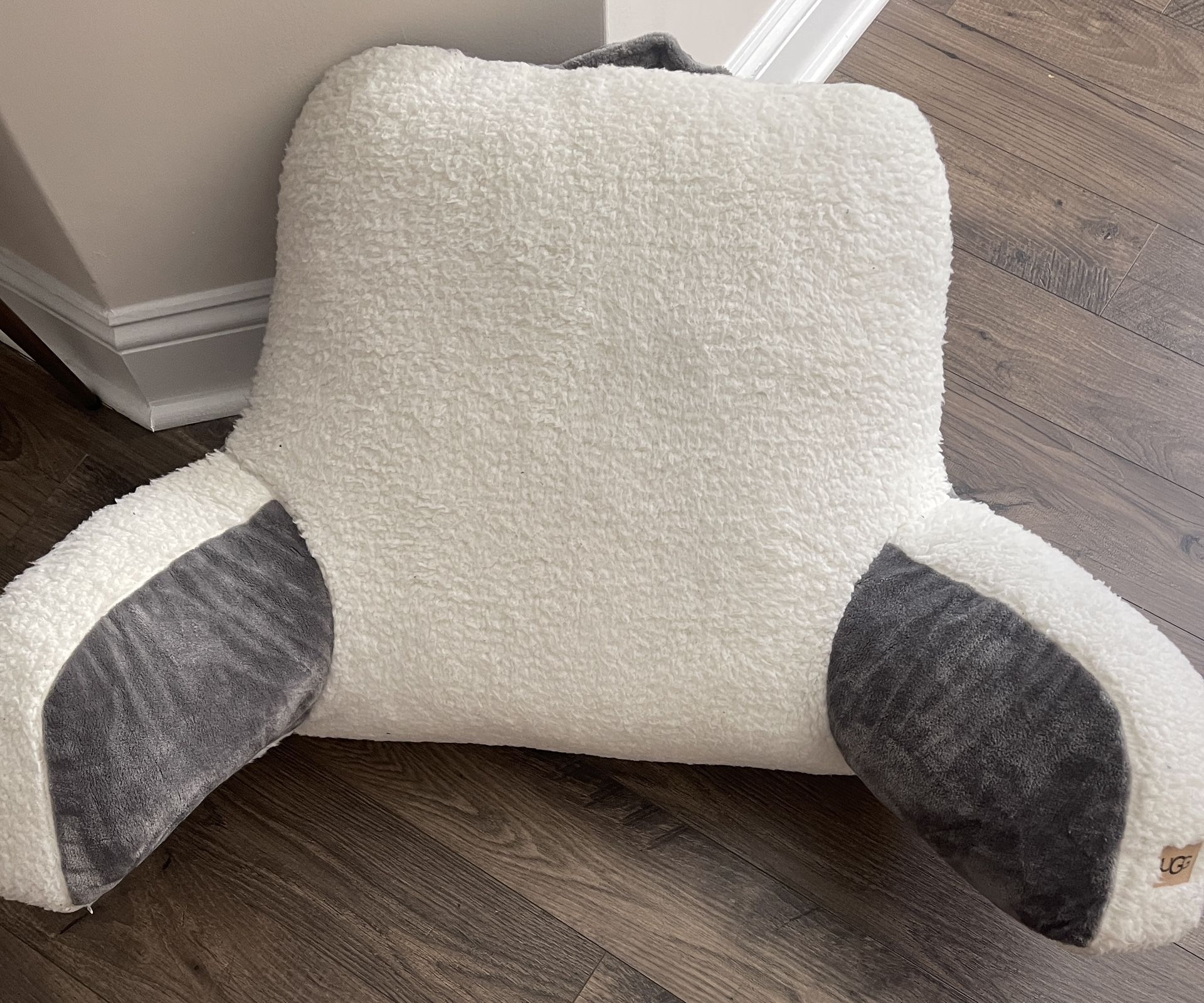 UGG Backrest