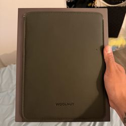Woolnut - Coated PU Sleeve for 11-inch iPad Pro & Air - Green