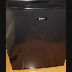 Sanyo Mini Fridge