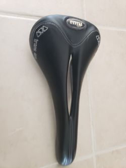 Selle Italia, Trans Am Racing Saddle, Titanium rails, very lightweight
