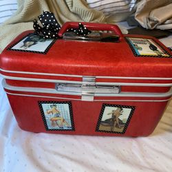 Vintage Train Case/ Make Up Case