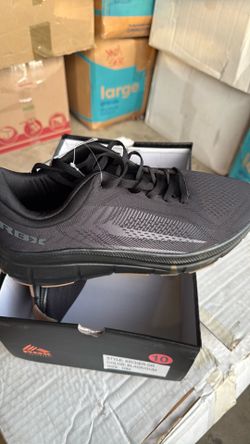 Men RBK, tennis shoes, size 10